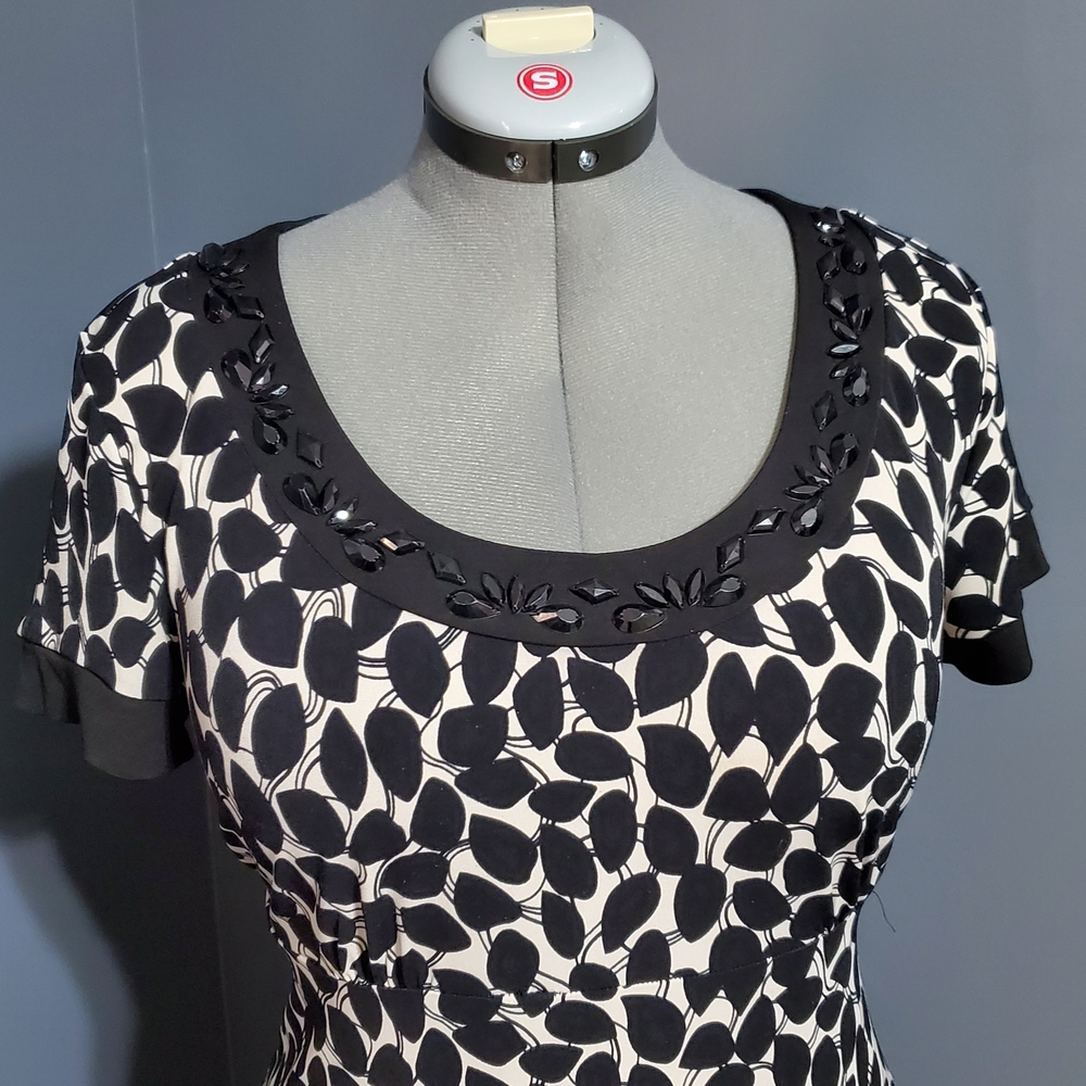 Apt 9 Black and White Patterned Midi Dress Faux Gem Neckline Size Large - Picture 2 of 8